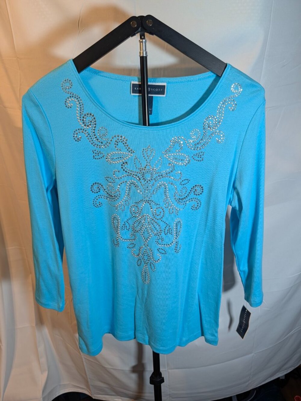 Karen Scott Women’s Scoop Neck Blue Shirt Embellished Floral Design Size L NWT